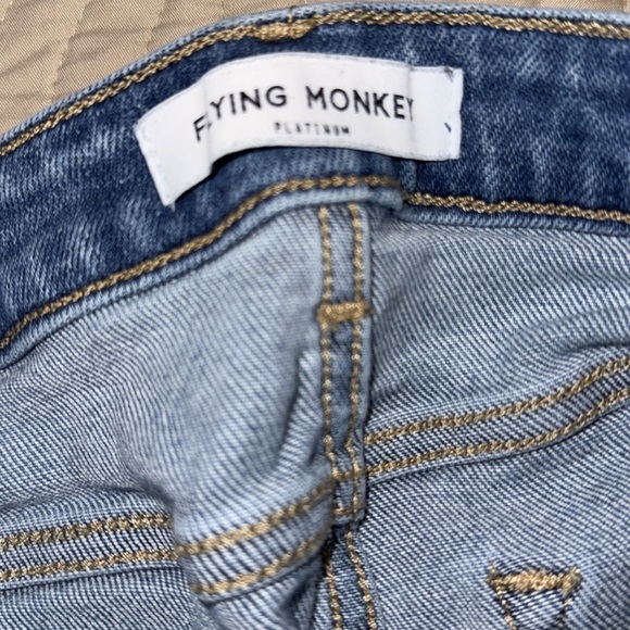 ๐น๐๐๐ฃ๐๐๐ฃ Jeans - Picture 3 of 4